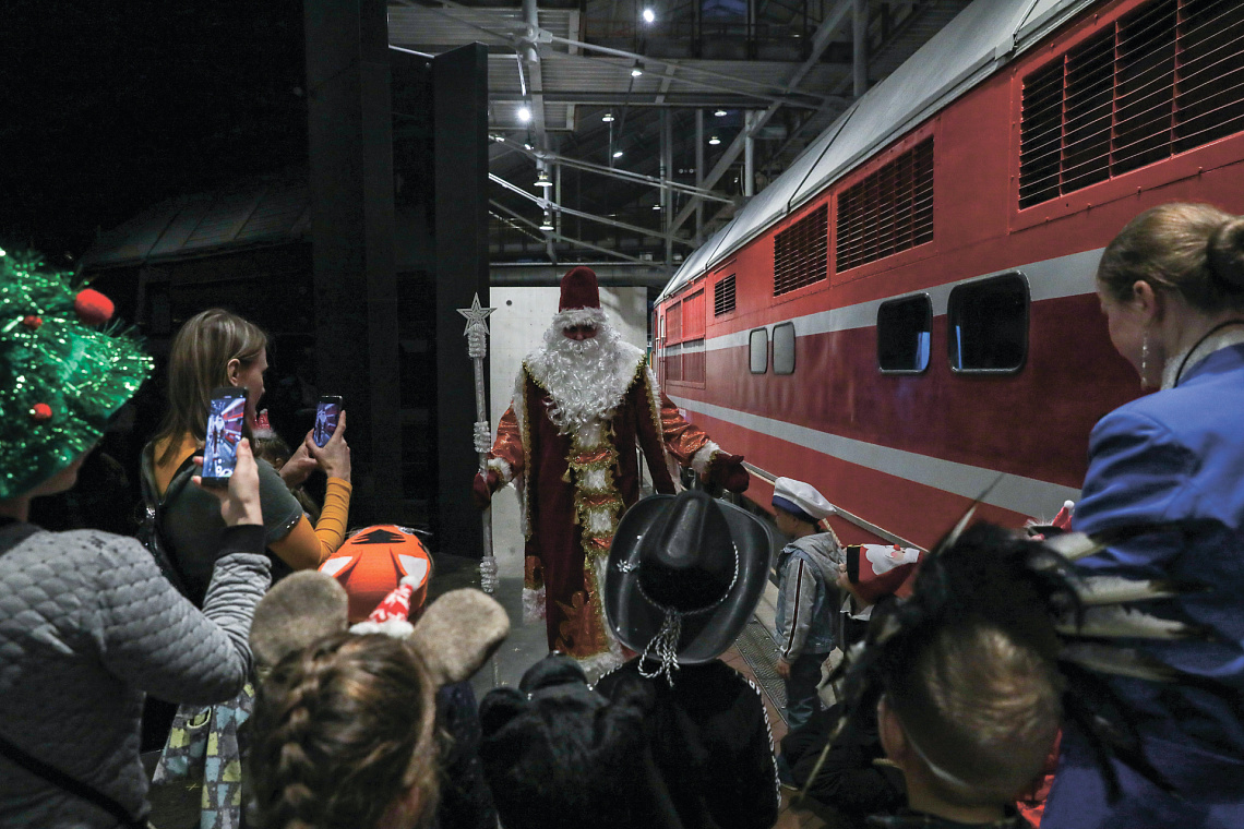 New Year program “Following the Magic Little Carriage”